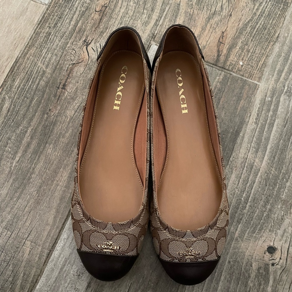 Coach pumps